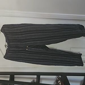 Ellen Tracy navy & white stripe, linen cuffed pants. Used, good condition.